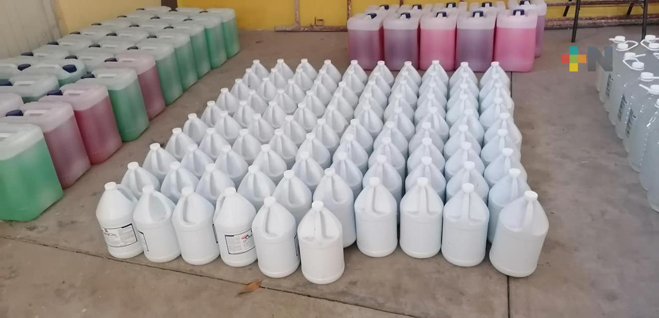 Entrega SEV insumos de limpieza a escuelas de Tuxpan