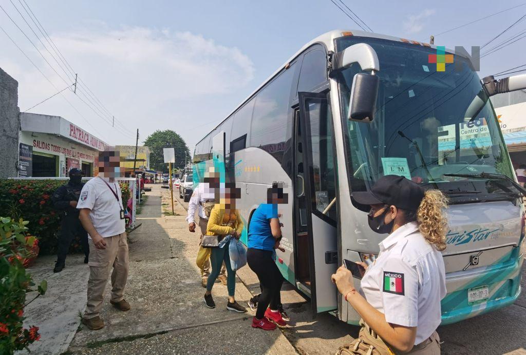 Resguarda SSP a 70 migrantes; detiene a uno, en Minatitlán