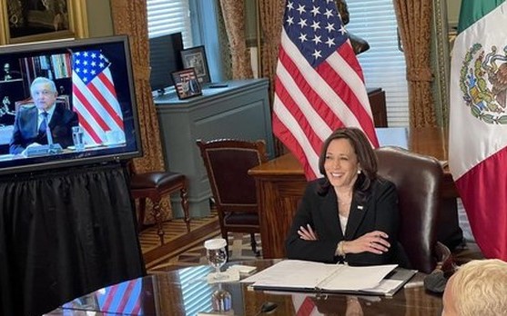 En reunión virtual, López Obrador y Kamala Harris, hablaron sobre el flujo migratorio