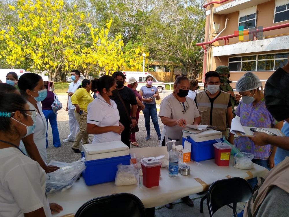 Más de 750 integrantes de primera y segunda línea del IMSS, ISSSTE, Pemex y Sesver recibieron vacuna contra COVID-19