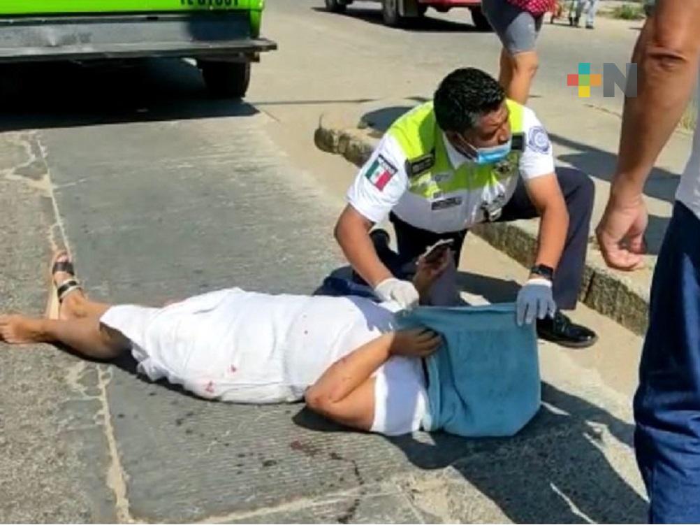 Motociclista atropelló a mujer en avenida de Coatzacoalcos