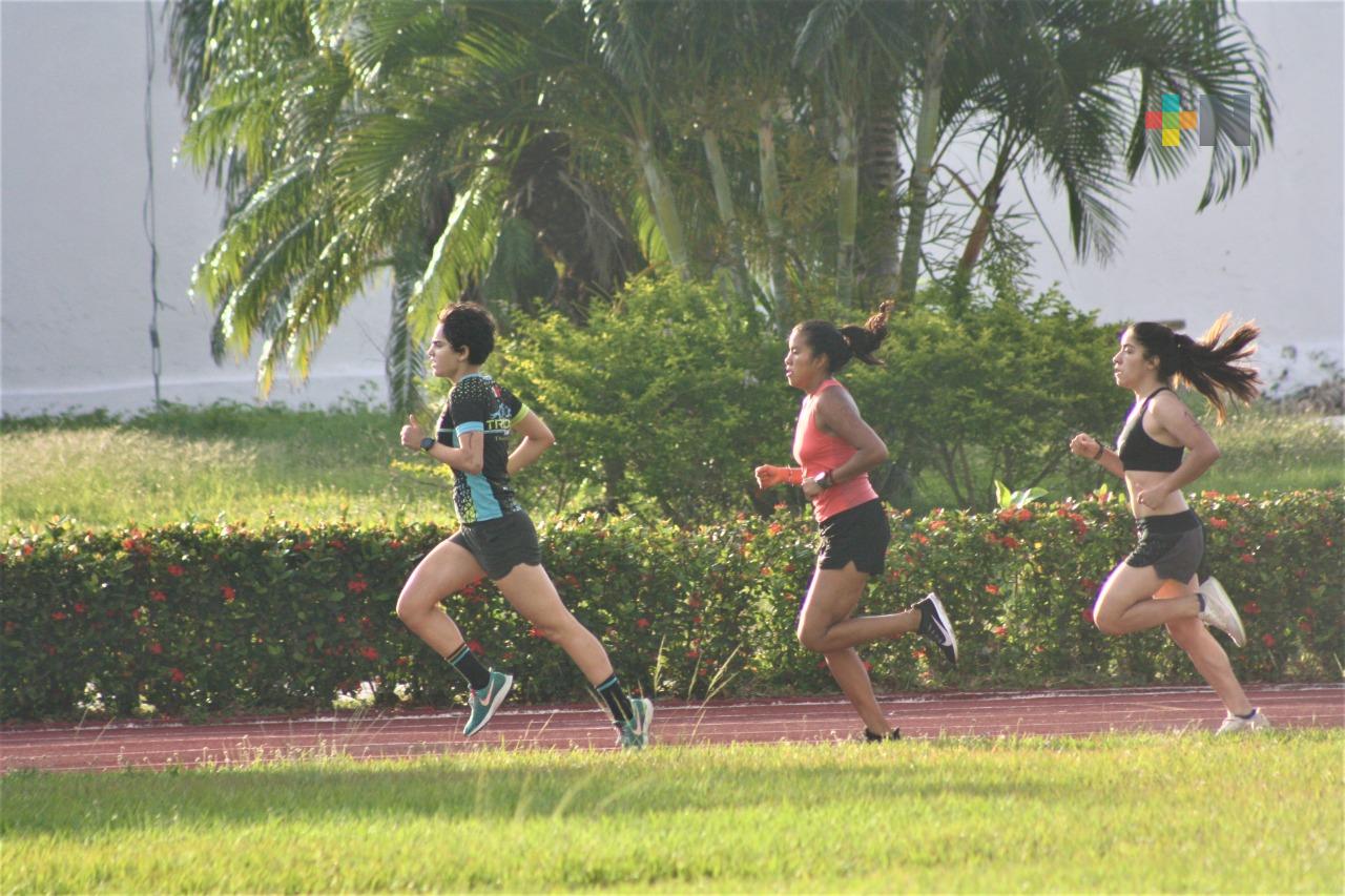 Cumplen triatletas veracruzanos con marcas mínimas