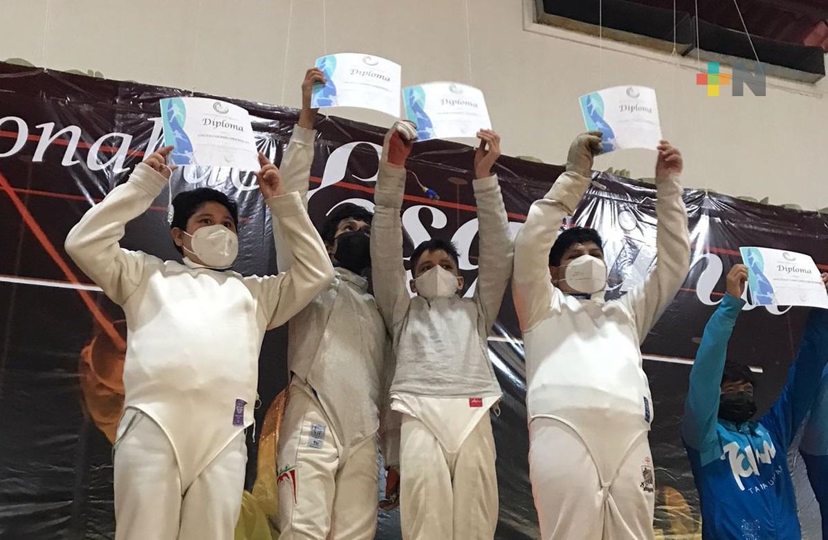 Esgrimistas veracruzanos sobresalen en Selectivo Nacional