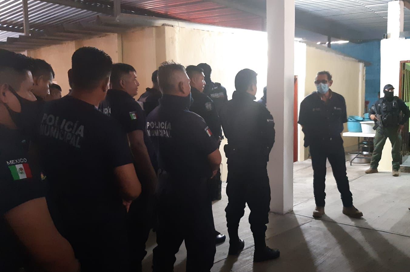 Rechazan policías municipales de Playa Vicente realizar exámenes de confiabilidad