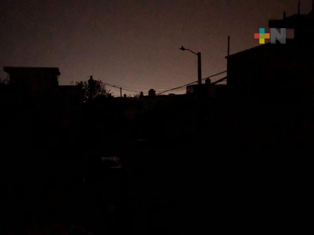 Por fallas en un circuito eléctrico, colonias de Coatzacoalcos se quedan sin energía eléctrica