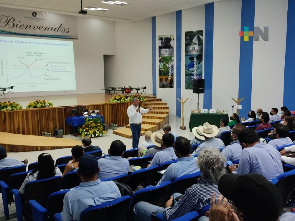 Realizan foro para cañeros de zona centro de Veracruz, para mostrar el control de plagas de manera biológica