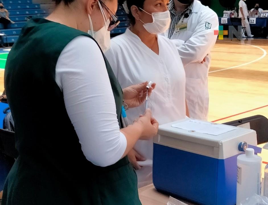 En Xalapa ya inició vacunación contra COVID a mujeres embarazadas