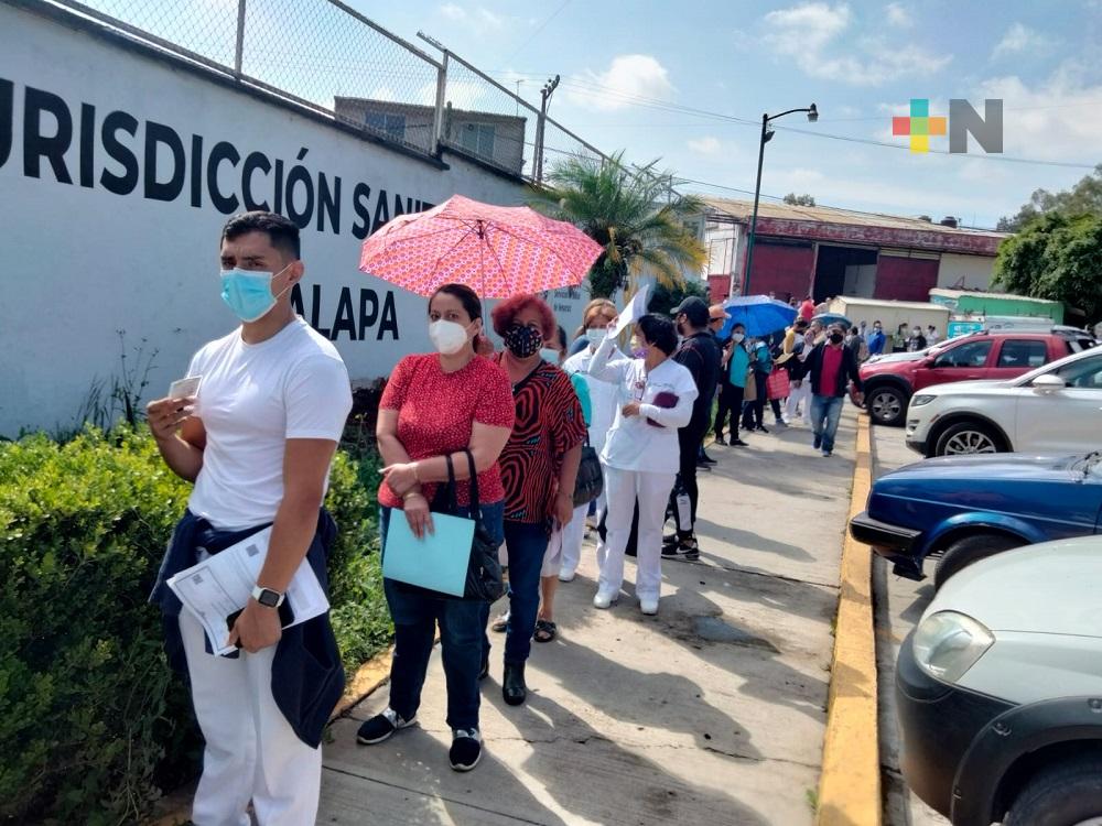 Secretaría de Salud de Veracruz sigue vacunando a médicos y enfermeras de la entidad