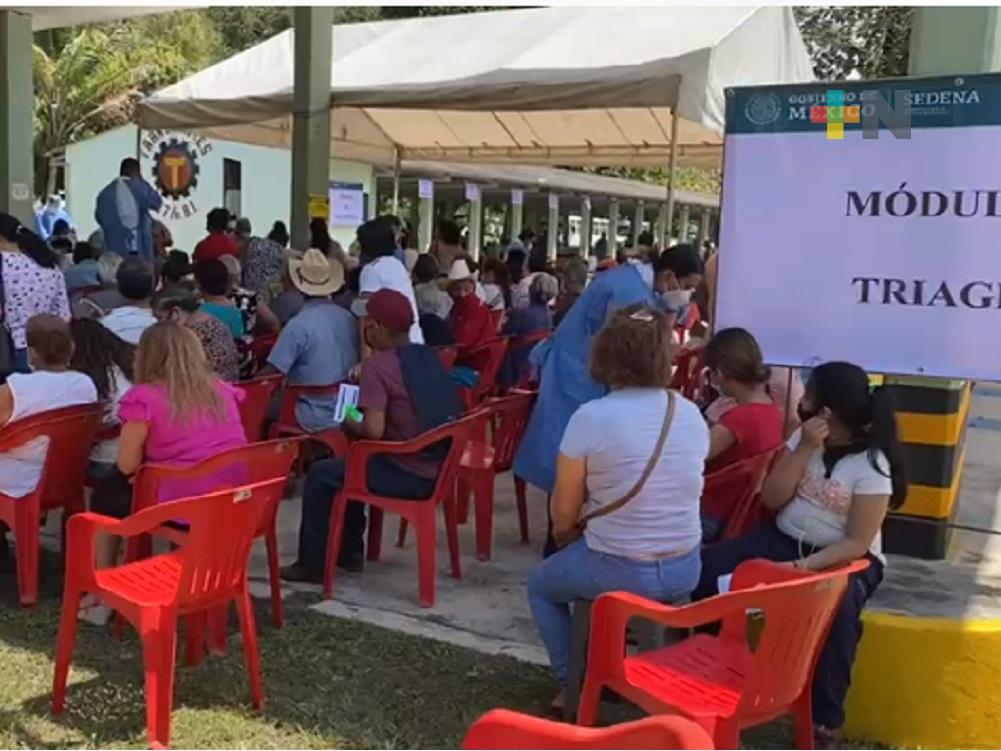 Sin contratiempos, se desarrolla Jornada de Vacunación para adultos de 50 a 59 años en Martínez de la Torre