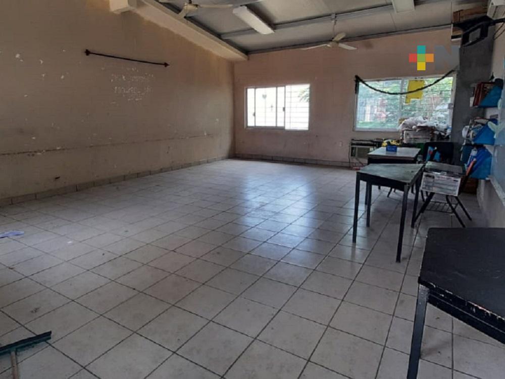 Falta de energía eléctrica y mobiliario impiden a telesecundaria del puerto de Veracruz reanudar clases presenciales