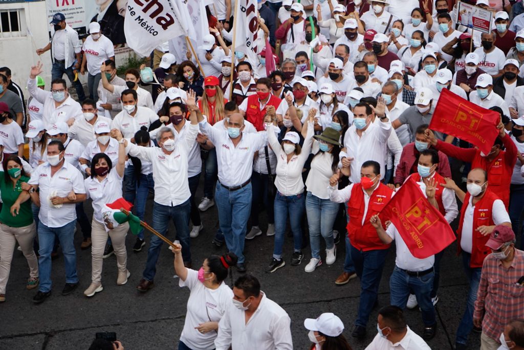 Miles de xalapeños acompañaron a Ricardo Ahued en una marcha de unidad