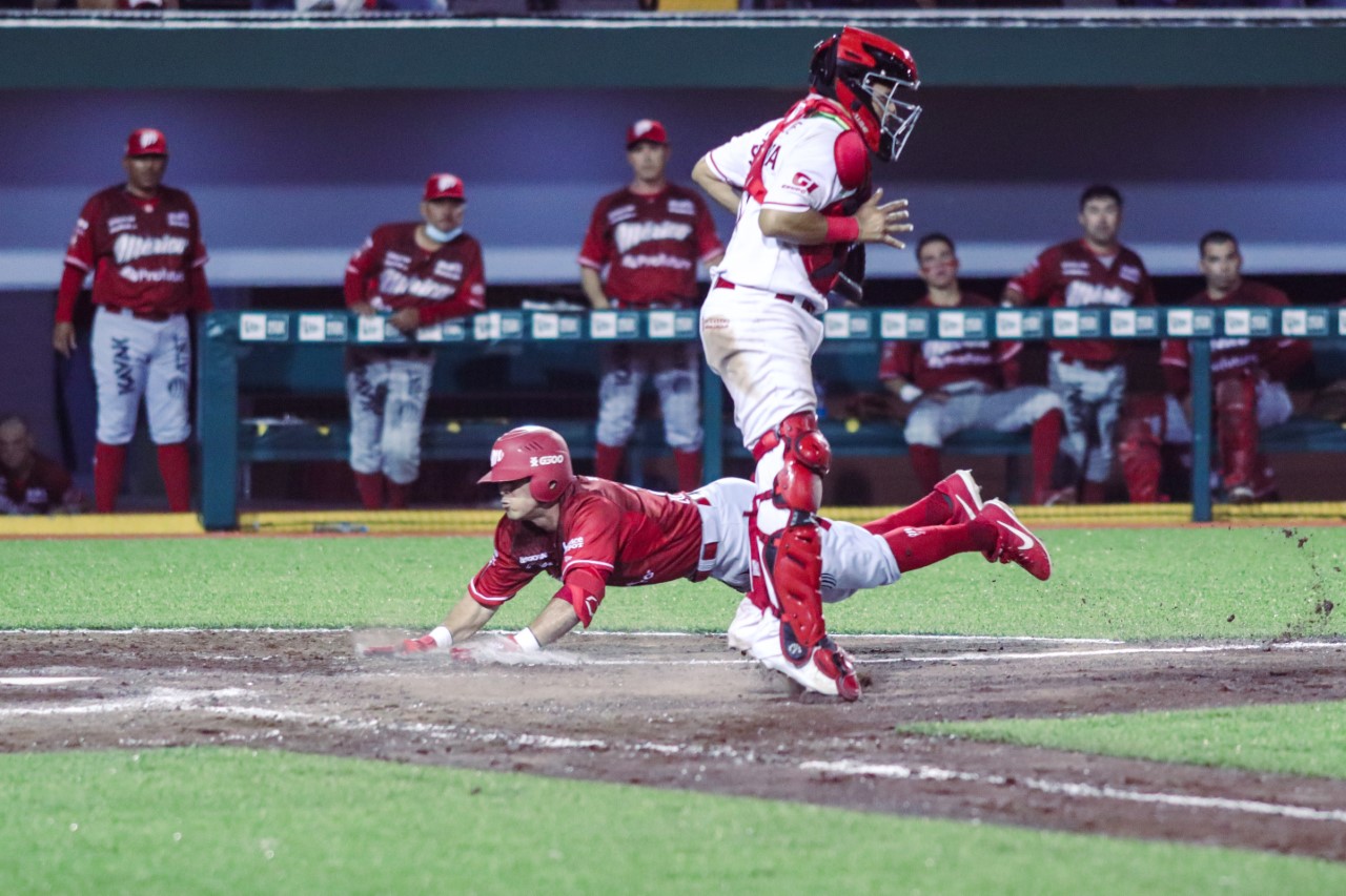 Los pingos amarran serie en el puerto