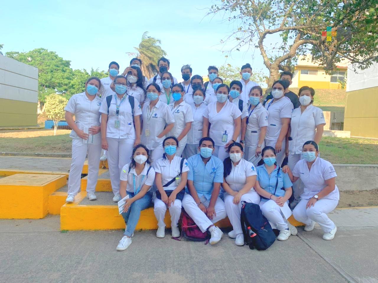 Para estudiante de enfermería, un gran reto participar en combate en emergencia sanitaria en Minatitlán y Coatzacoalcos