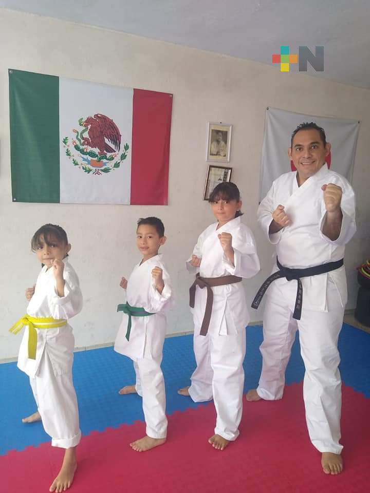 Karatecas de Minatitlán al torneo «Hall of Fame»