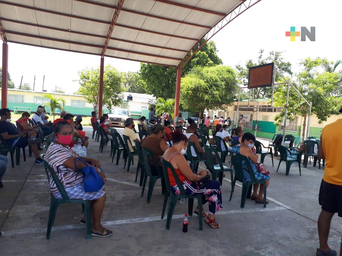 Se espera lleguen 7 mil personas a vacunarse en macrosede de Medellín de Bravo