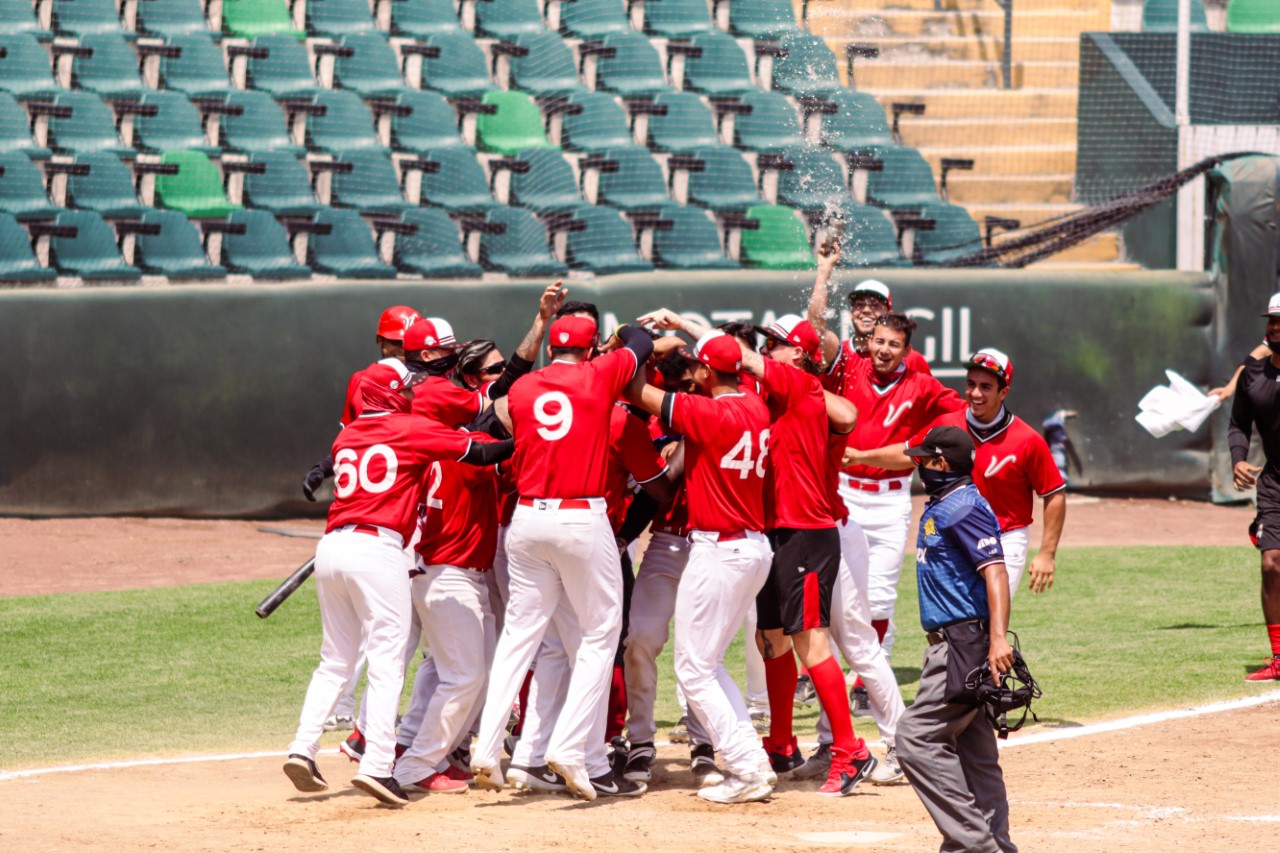 El Águila deja tendido a Diablos; «Cacao» Valdez pegó dos jonrones