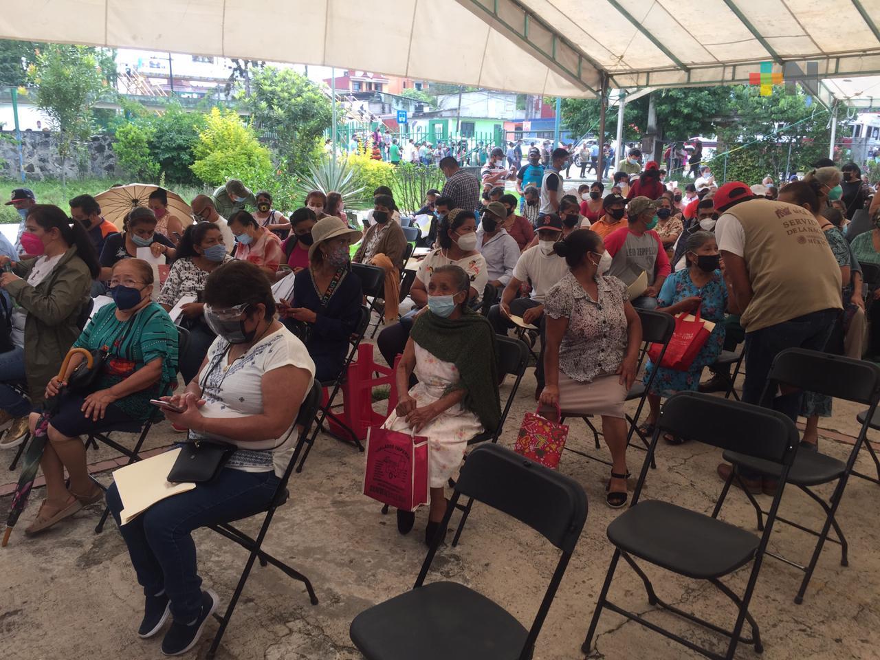 Martes y miércoles vacunarán a personas de 40 a 49 años en el municipio de Coatepec