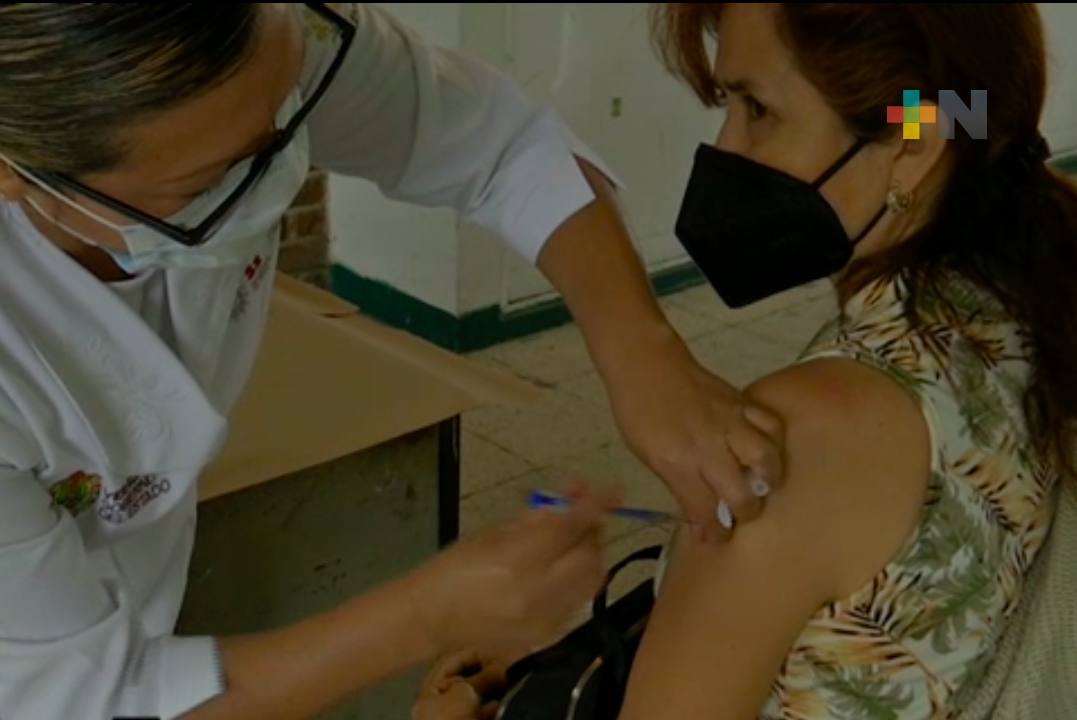 Continúa vacunación en Xalapa en sede de la Federal 4