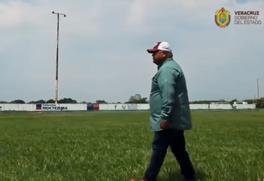 Reitera Eric Cisneros que se rehabilitará el campo de beisbol de Cosamaloapan