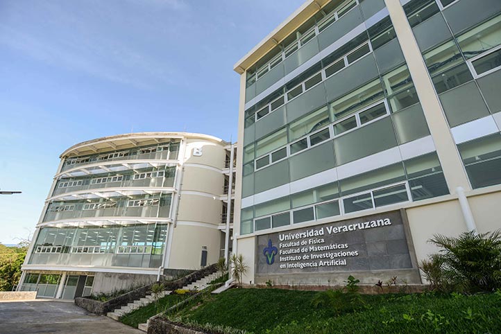 UV inauguró instalaciones de Física, Matemáticas e Inteligencia Artificial