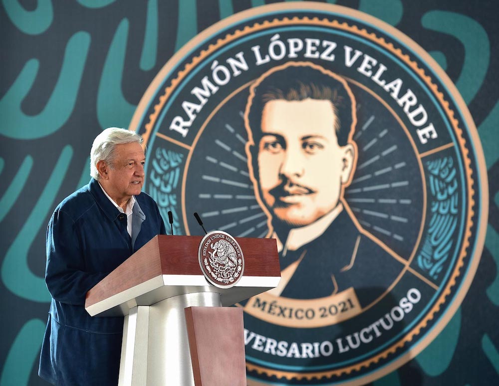 Presidente rinde homenaje a Ramón López Velarde a 100 años de su fallecimiento