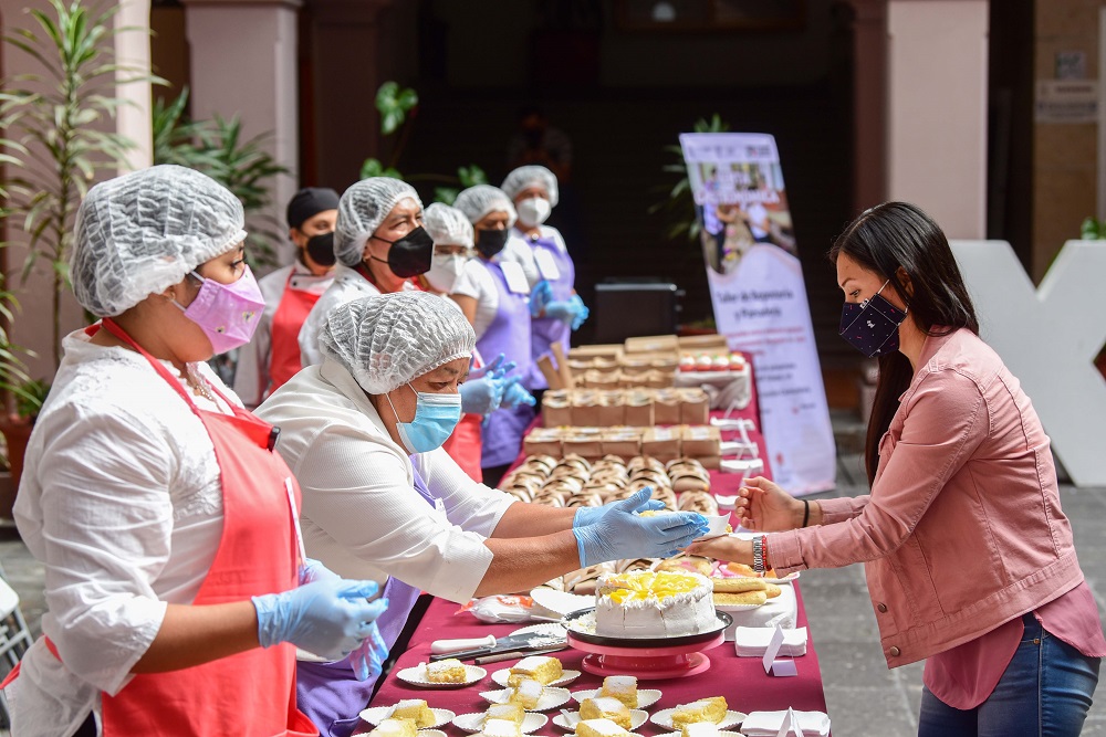 Realizan expo-venta de productos elaborados en cursos impartidos por DIF Xalapa en colonias