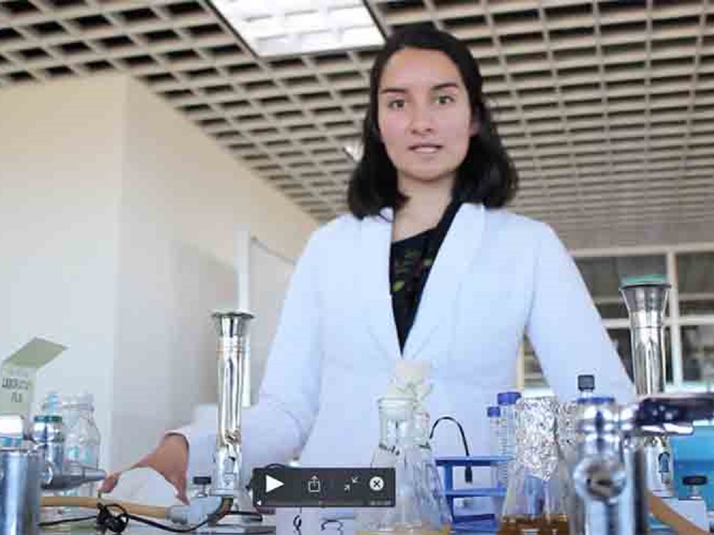 Alumna politécnica emplea microorganismos para remediación ambiental