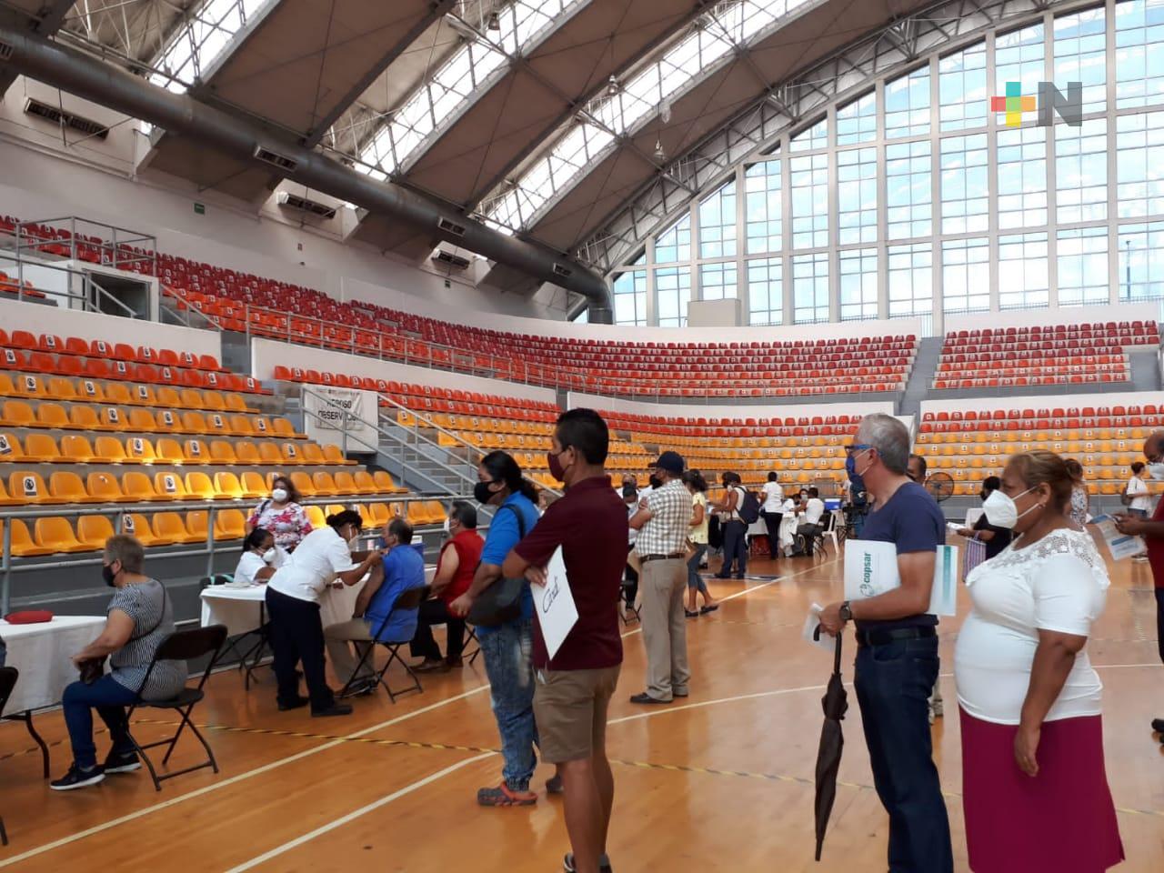 Inició aplicación de segundas dosis de vacuna anticovid en Auditorio Benito Juárez