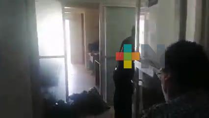 Ante falta de servicio de limpia pública, vecinos dejaron basura en oficinas del alcalde de Medellín