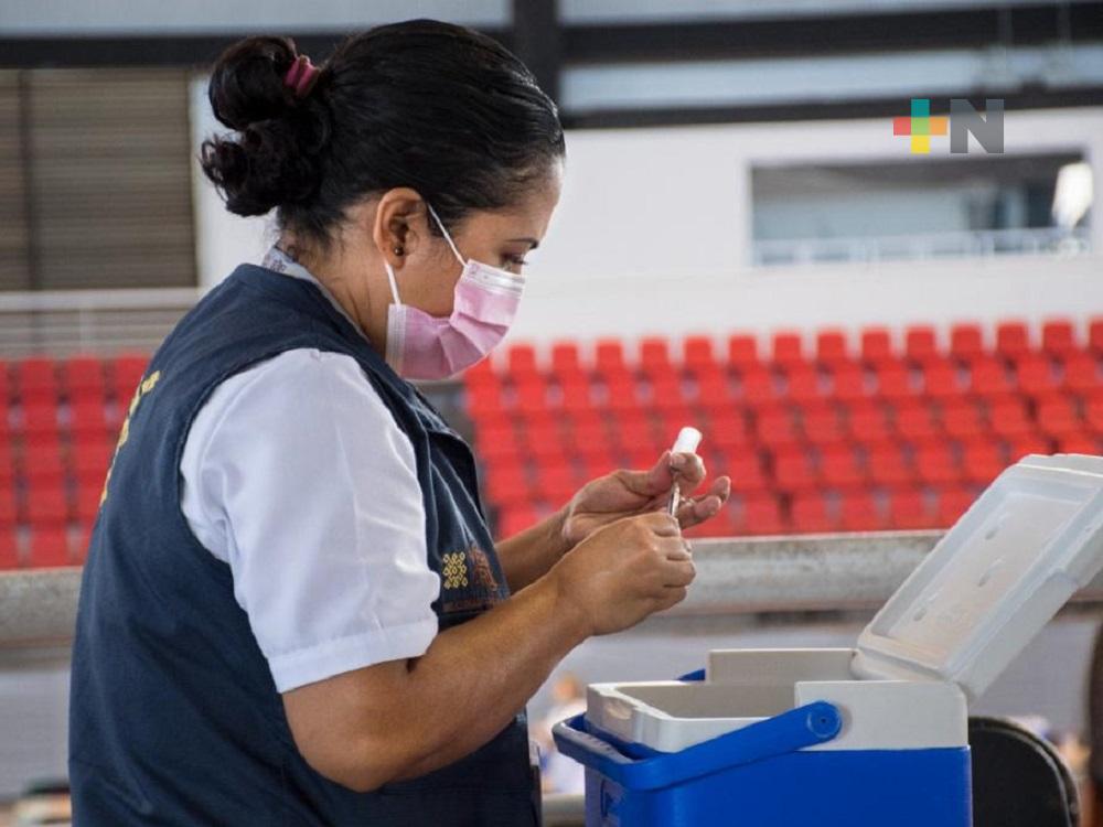 Aplicaron primera dosis de vacuna anticovid a personas de 40 a 49 años de San Andrés Tlalnelhuayocan