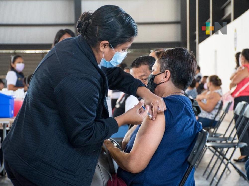 53% de la población adulta, con al menos una dosis contra COVID-19
