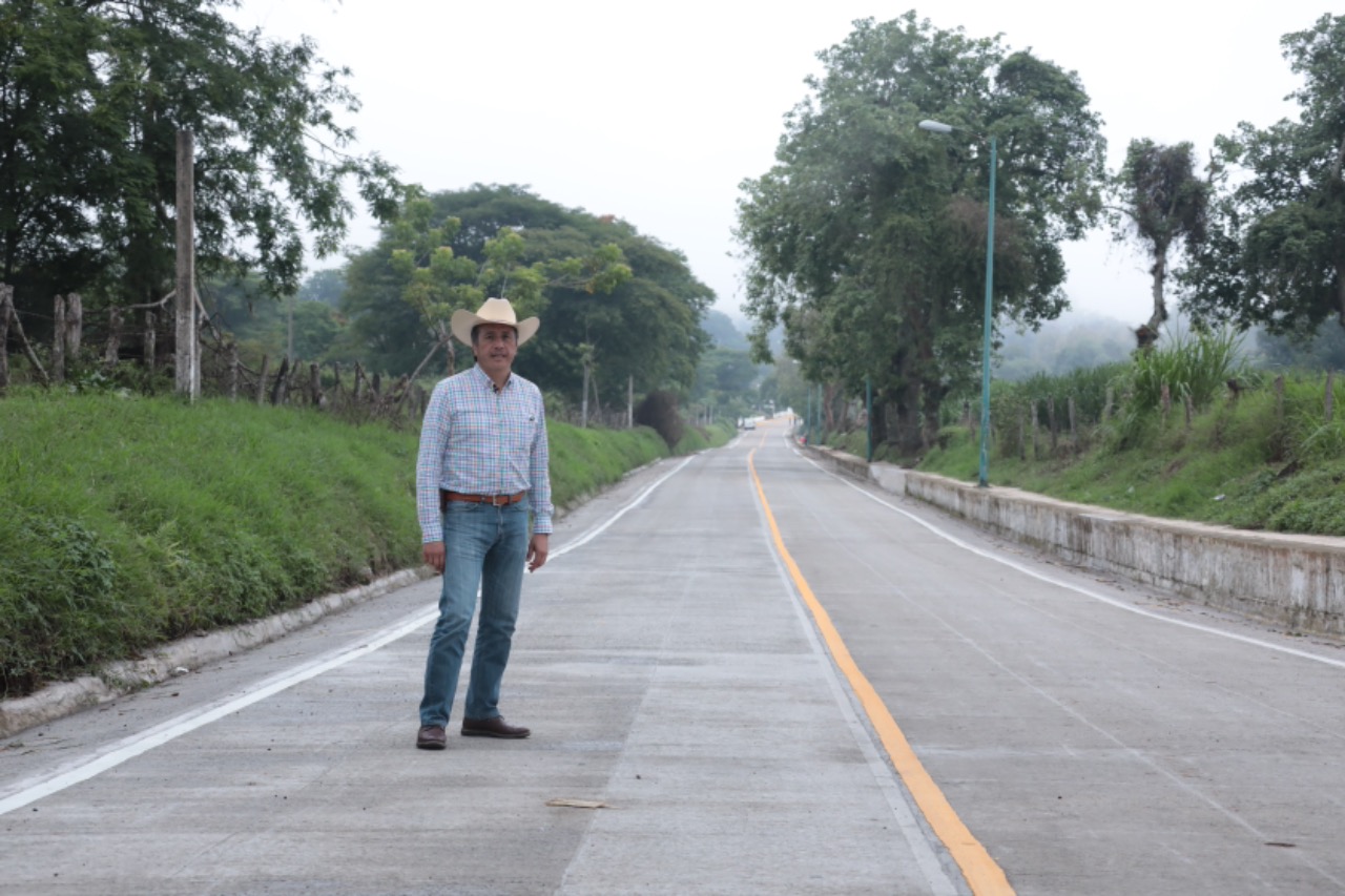 Con infraestructura carretera, administración estatal apoya a las comunidades: Gobernador de Veracruz