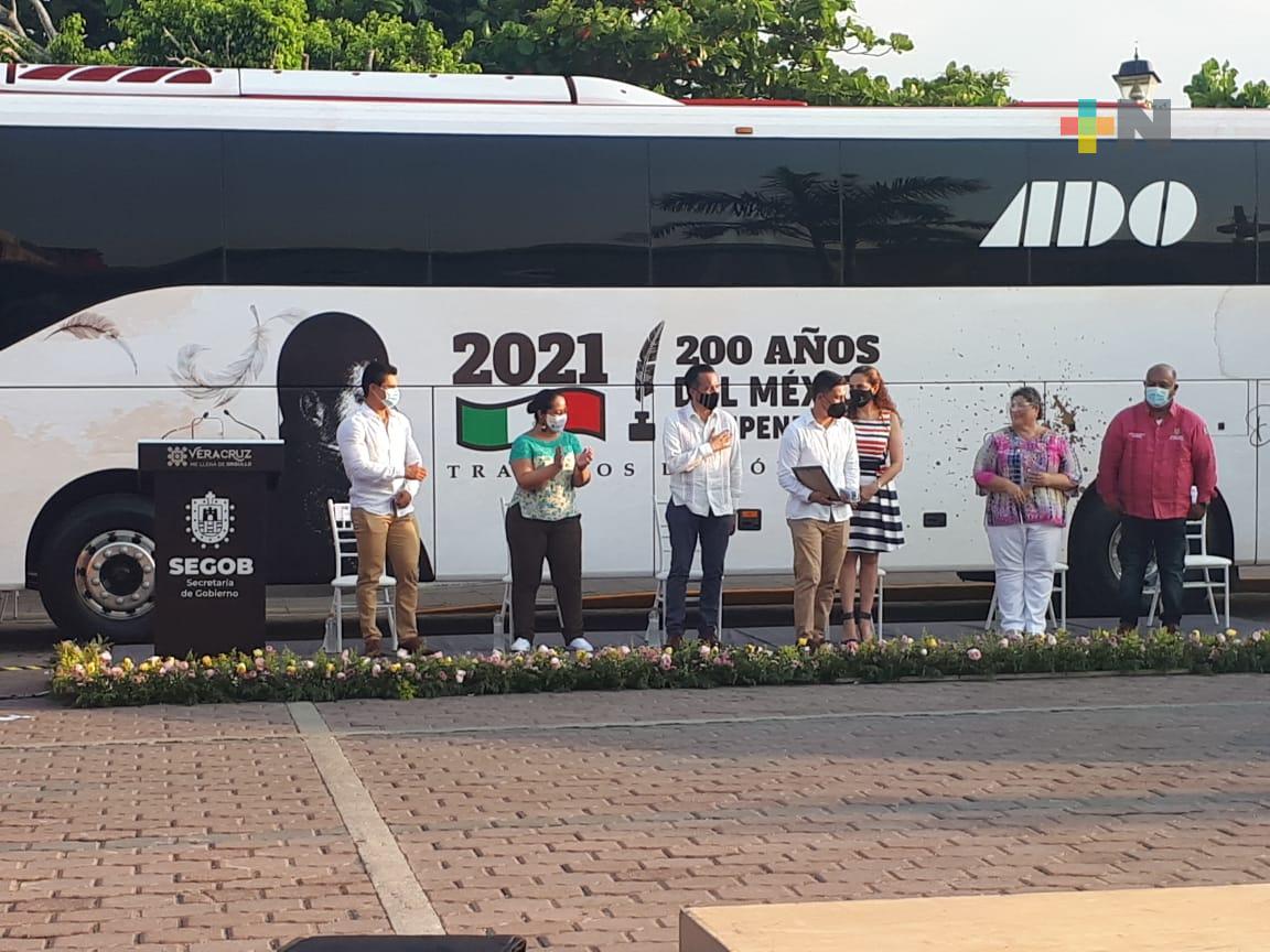 En Tlacotalpan, presentaron autobuses conmemorativos por los 200 años de los Tratados de Córdoba