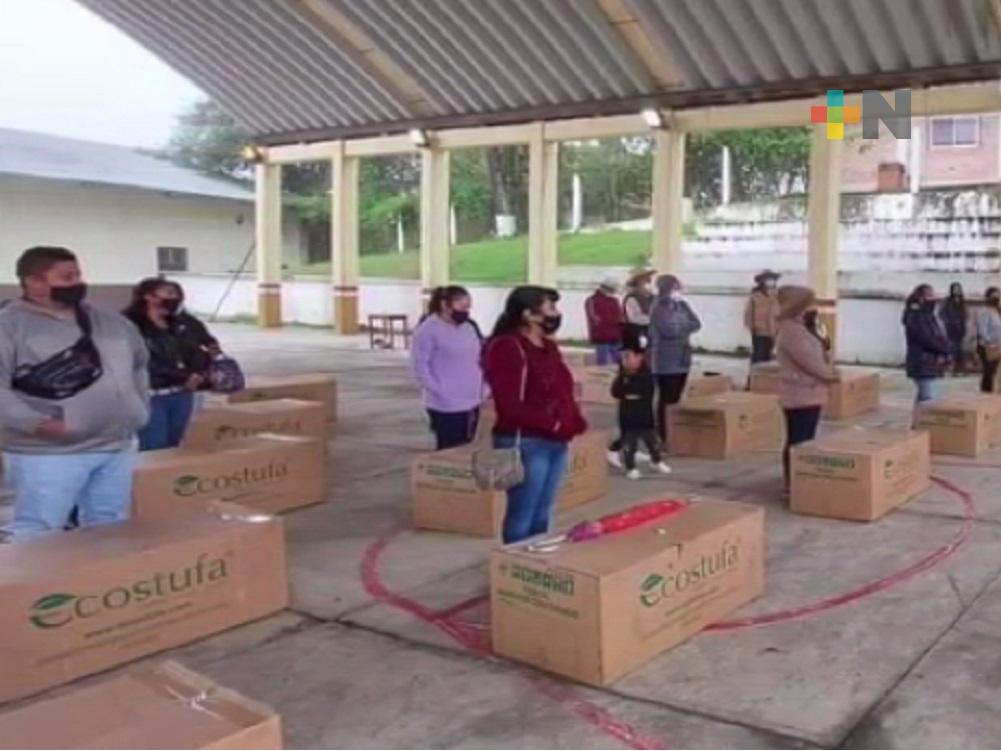 DIF estatal hizo entrega de ecoestufas a comunidades de Zacualpan