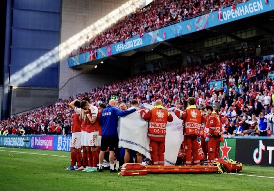 Drama en la Eurocopa: el danés Eriksen se desvaneció y el juego Dinamarca-Finlandia se suspendió