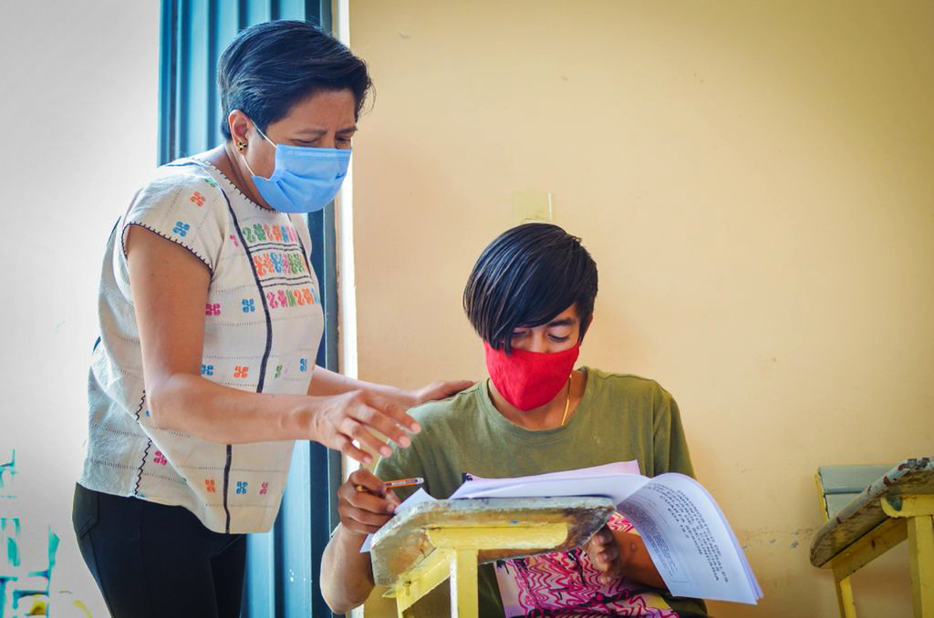 Concluyen primaria y secundaria más de 23 mil personas de todo el país: INEA