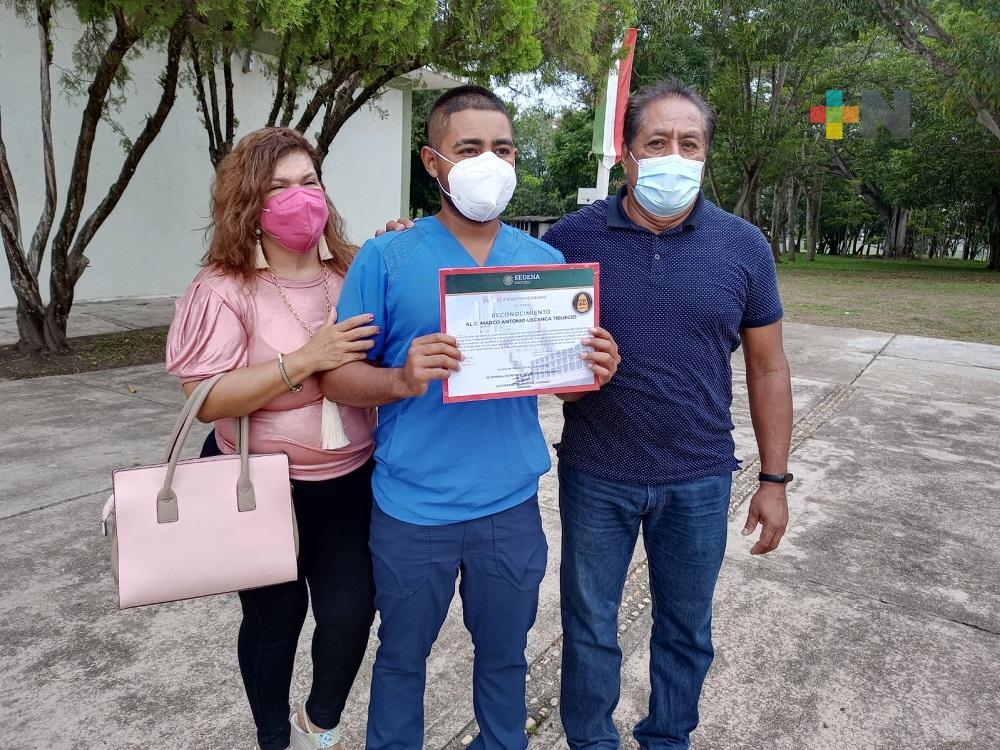 En Minatitlán, autoridades militares entregaron reconocimientos a personal médico que atendió emergencia por Covid