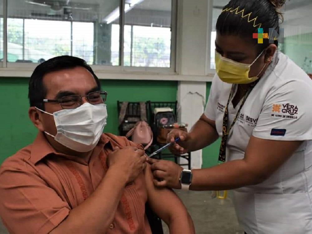 En municipio de Agua Dulce aplicaron más de cuatro mil dosis de vacuna anticovid a personas de 40 a 49 años