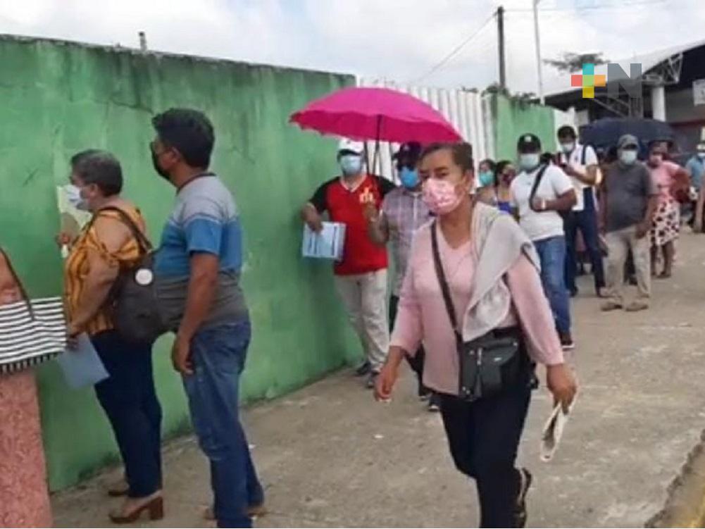 En municipio de Agua Dulce, inició vacunación anticovid para personas de 50 a 59 años