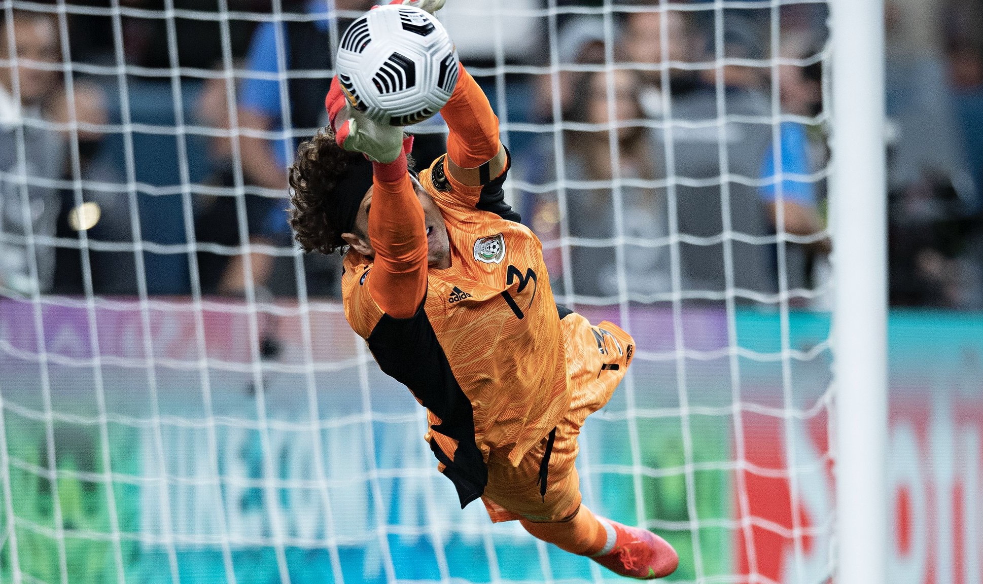 De la mano de Guillermo Ochoa, México venció a Costa Rica en serie de penales