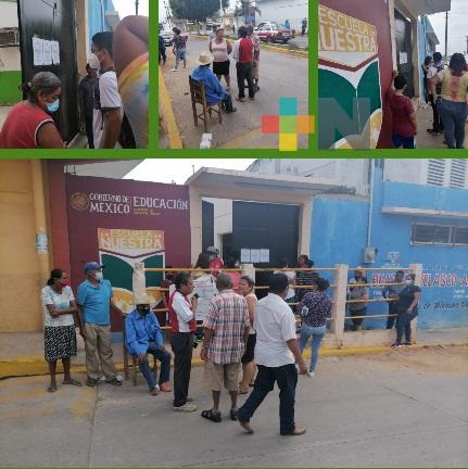 Falta de funcionarios retrasó la apertura de casillas en municipio de Sayula de Alemán