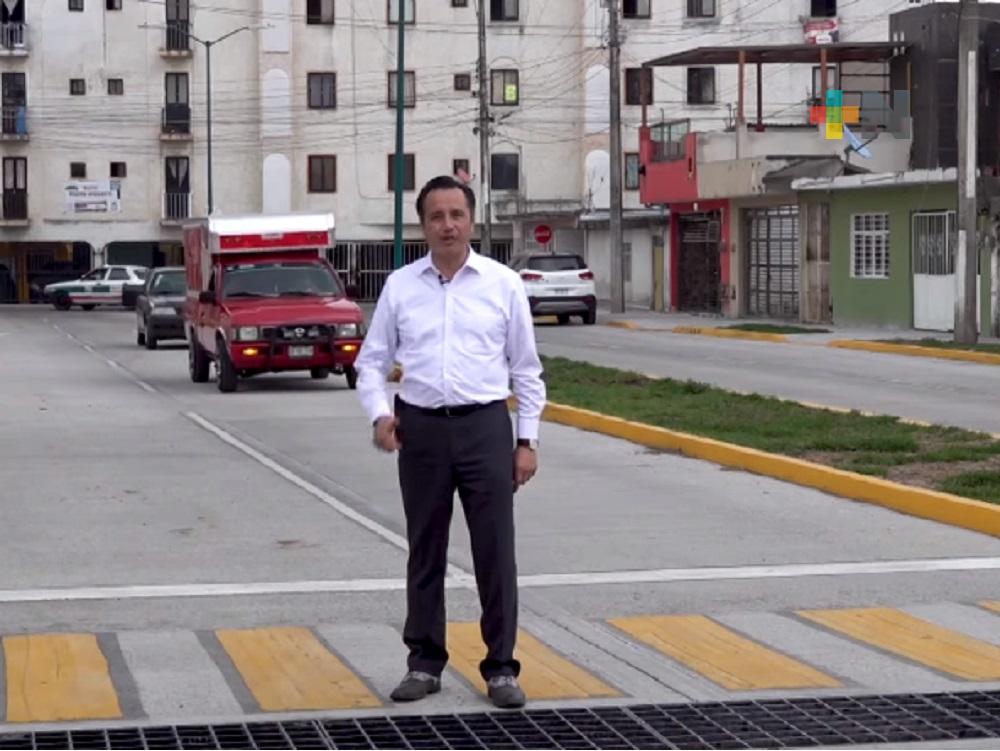 Gobernador Cuitláhuac García recorrió calle rehabilitada en colonia Revolución de Xalapa