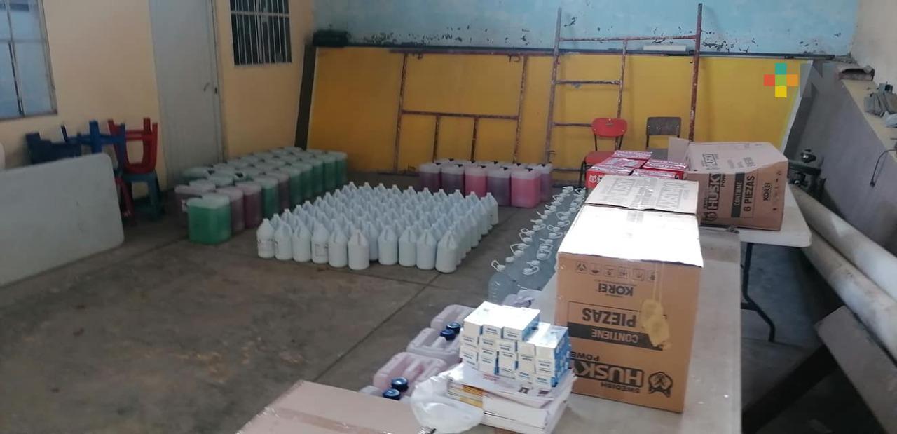 Continúa entrega de equipo de limpieza en escuelas de Tuxpan