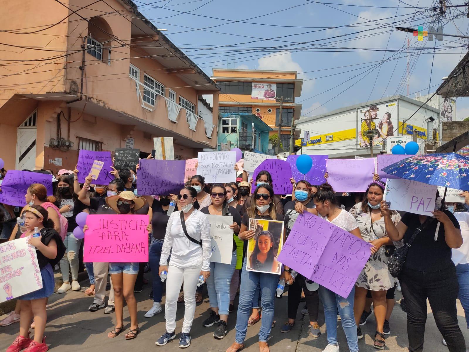 Piden justicia tras feminicidio de adolescente en Nanchital