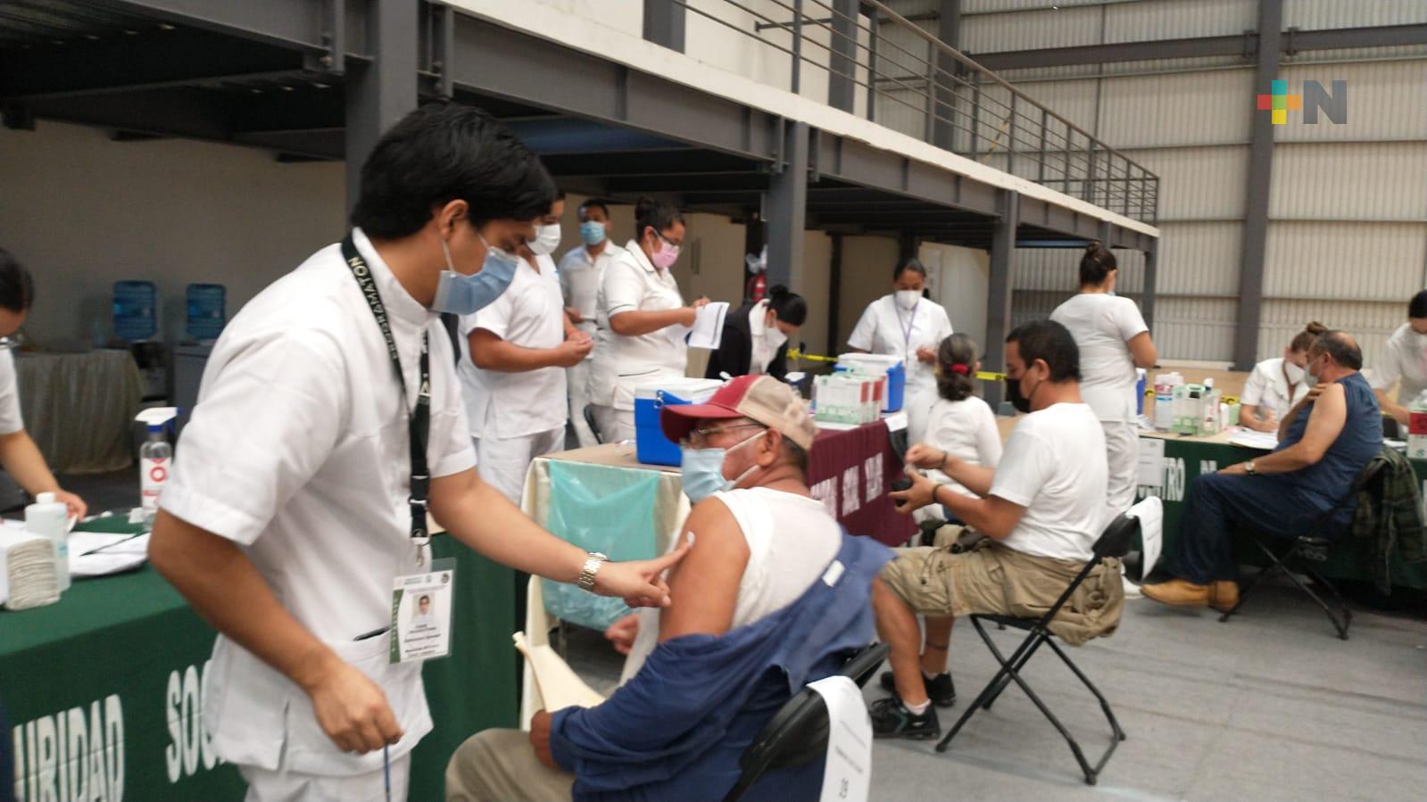 Inicia vacunación de la población de 40 a 49 años en Orizaba, Misantla y San Andrés Tuxtla