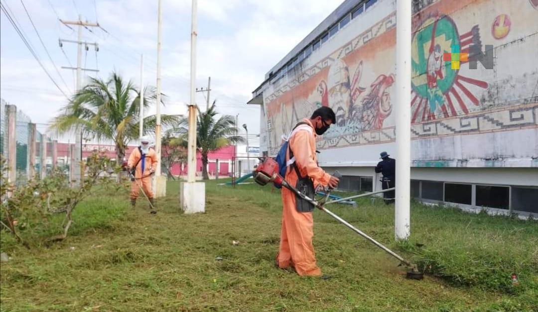 Rehabilitan gimnasios en Coatzacoalcos