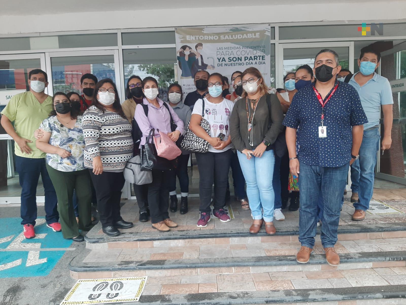 Trabajadores del IMSS en Coatzacoalcos piden vacunas contra COVID