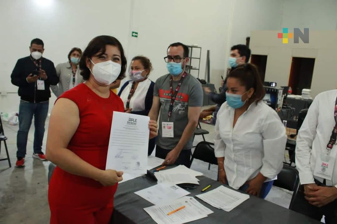 Lilia Arrieta recibió constancia de mayoría como presidenta municipal electa de Álamo