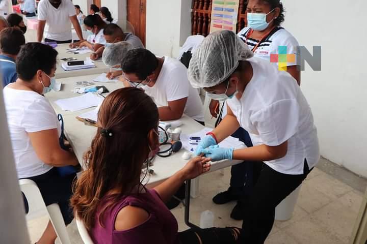 Caravana de Salud atendió a población de Otatitlán
