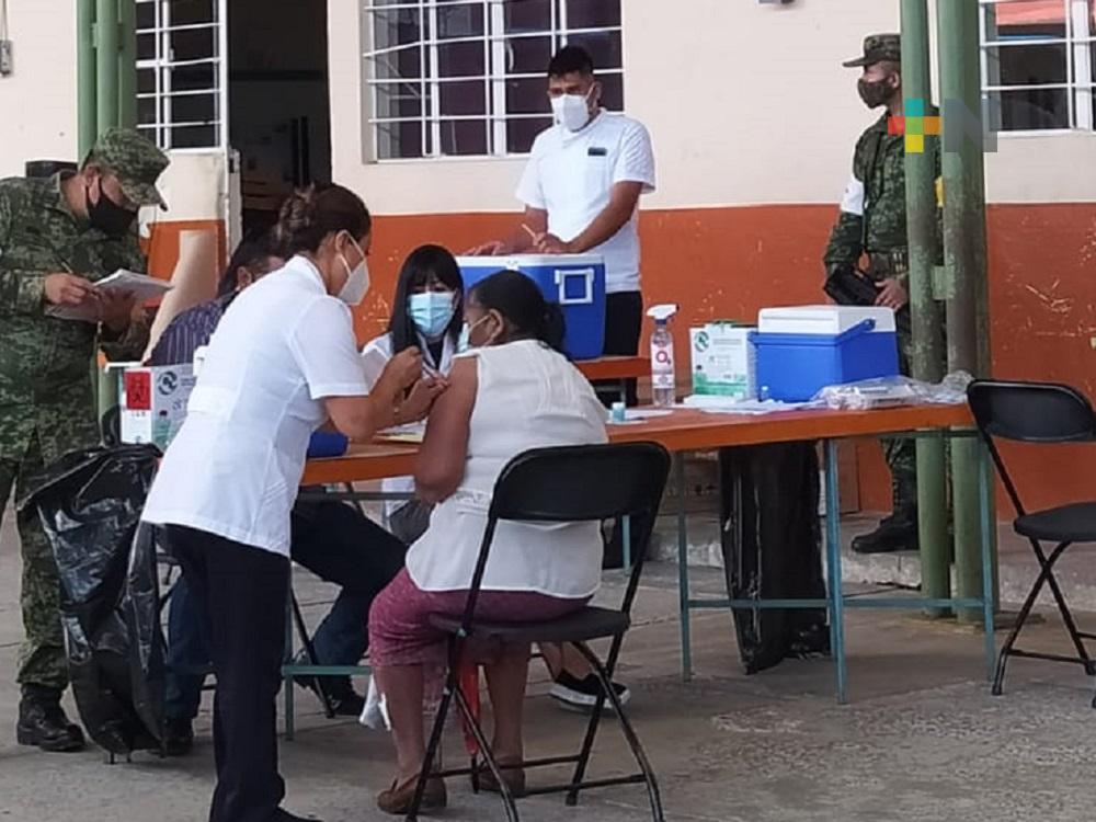 1,300 dosis de vacuna AstraZeneca fueron aplicadas a personas de 50 a 59 años en municipio de Tlalnelhuayocan